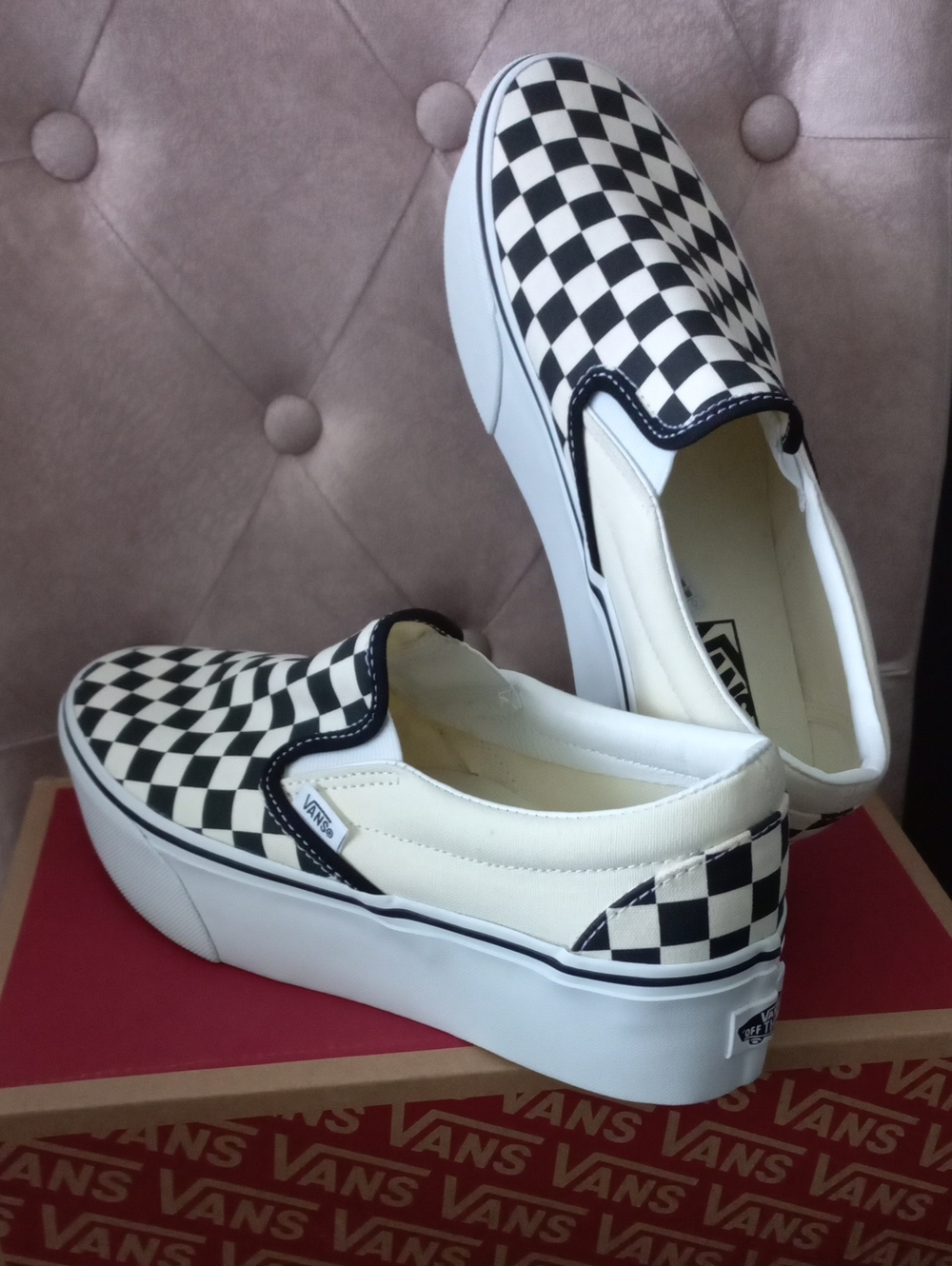 VANS " OFF THE WALL". BNIB